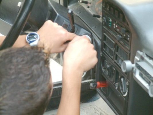 Maşina unui pescar neatent, furată de un cioban din Vlahi